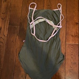 Gina Yumiko size small with Microfiber material.